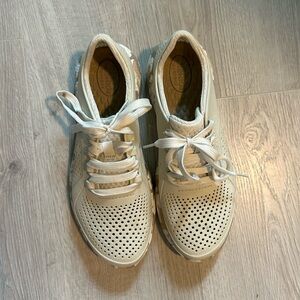 White/camo lite ride 360 pacer croc sneakers